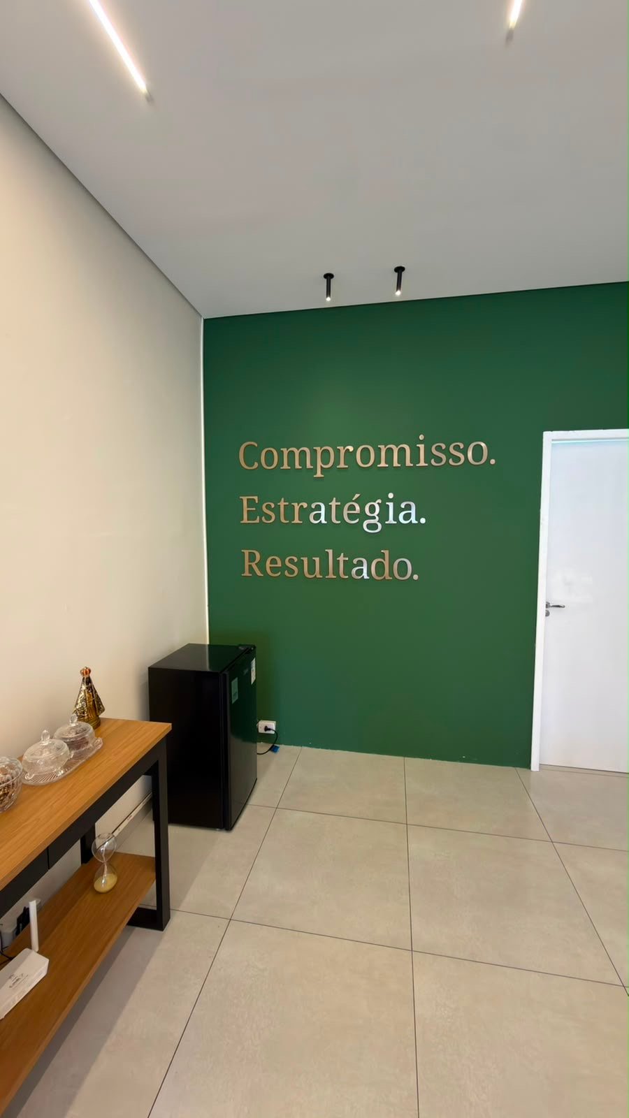 Ambiente com a identidade visual do escritório